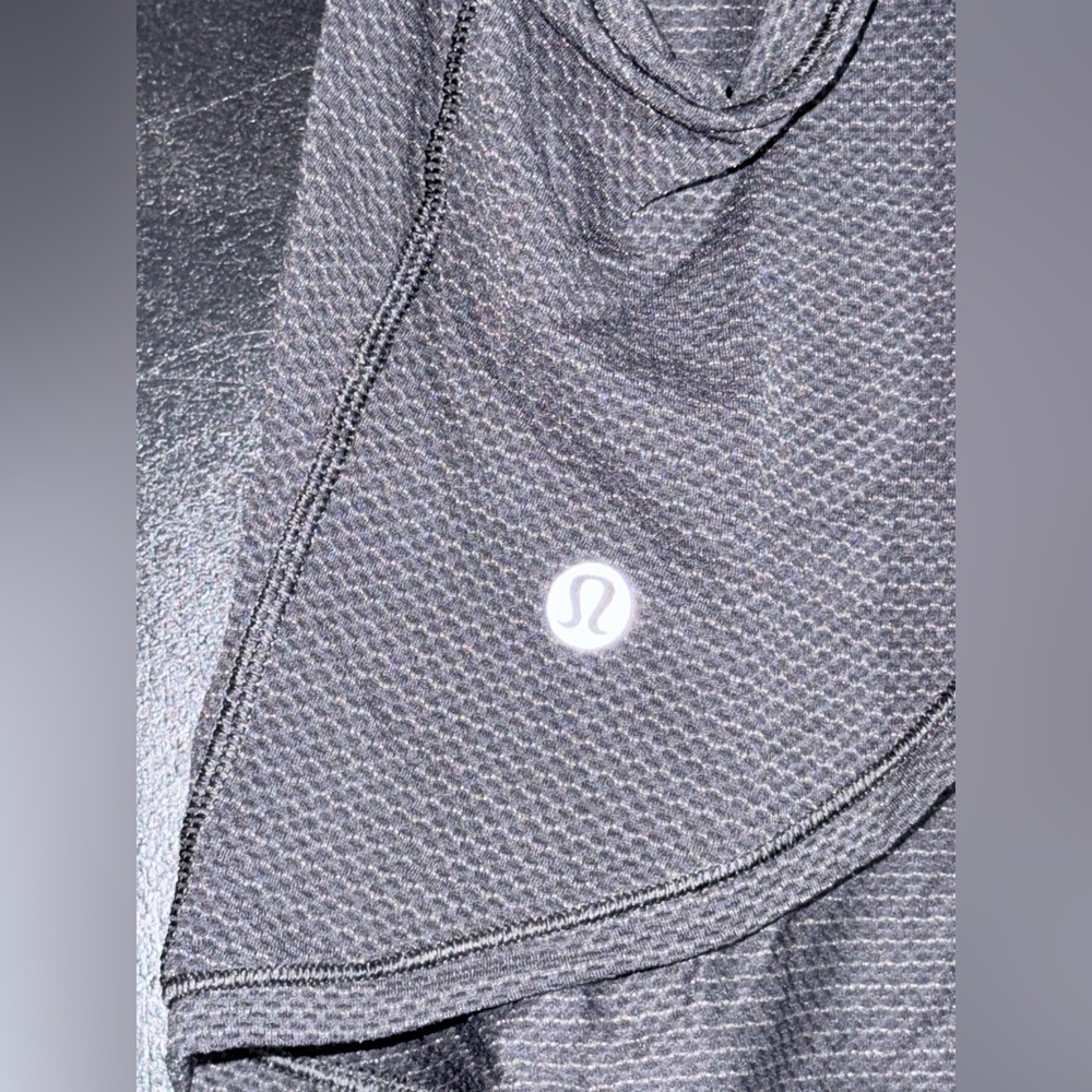 Lululemon Relax Fit Crop Tank in Gray - Picture 4 of 4